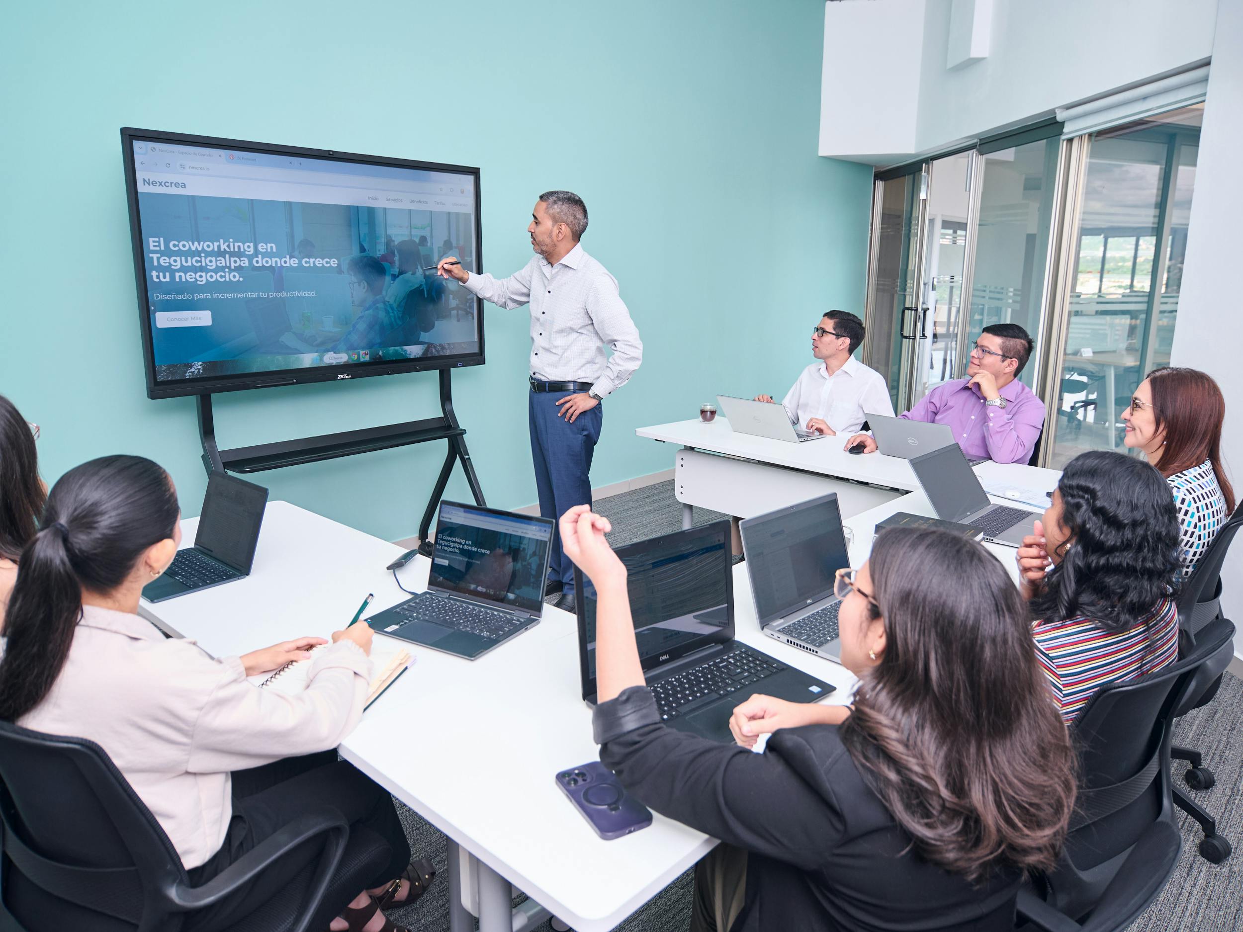 Thinkific eLearning specialists building an online academy